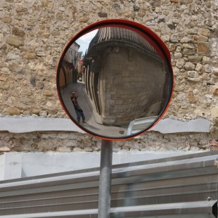 Зеркало обзорное дорожное круглое с защитным козырьком с устройством электрообогрева O 900мм оптом